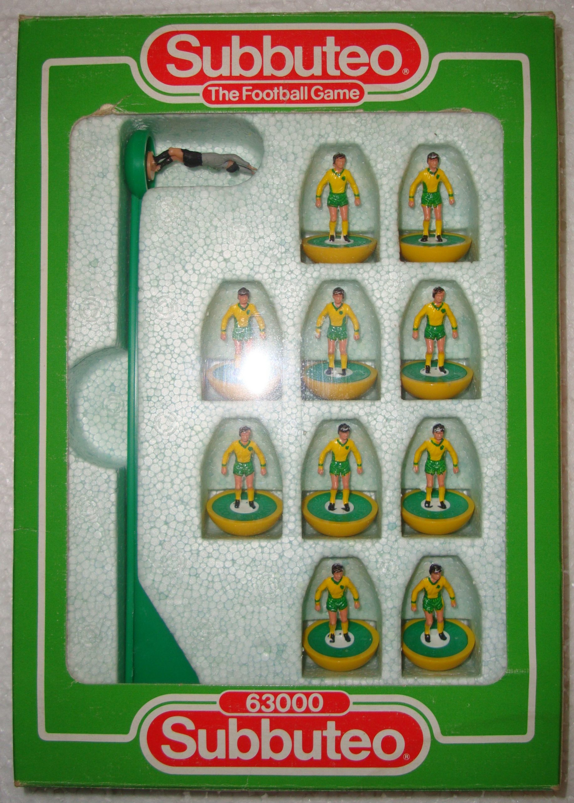 Subbuteo Lightweight Team Ref.668 Norwich City ~ 1988-89 - Yesterdays Toys