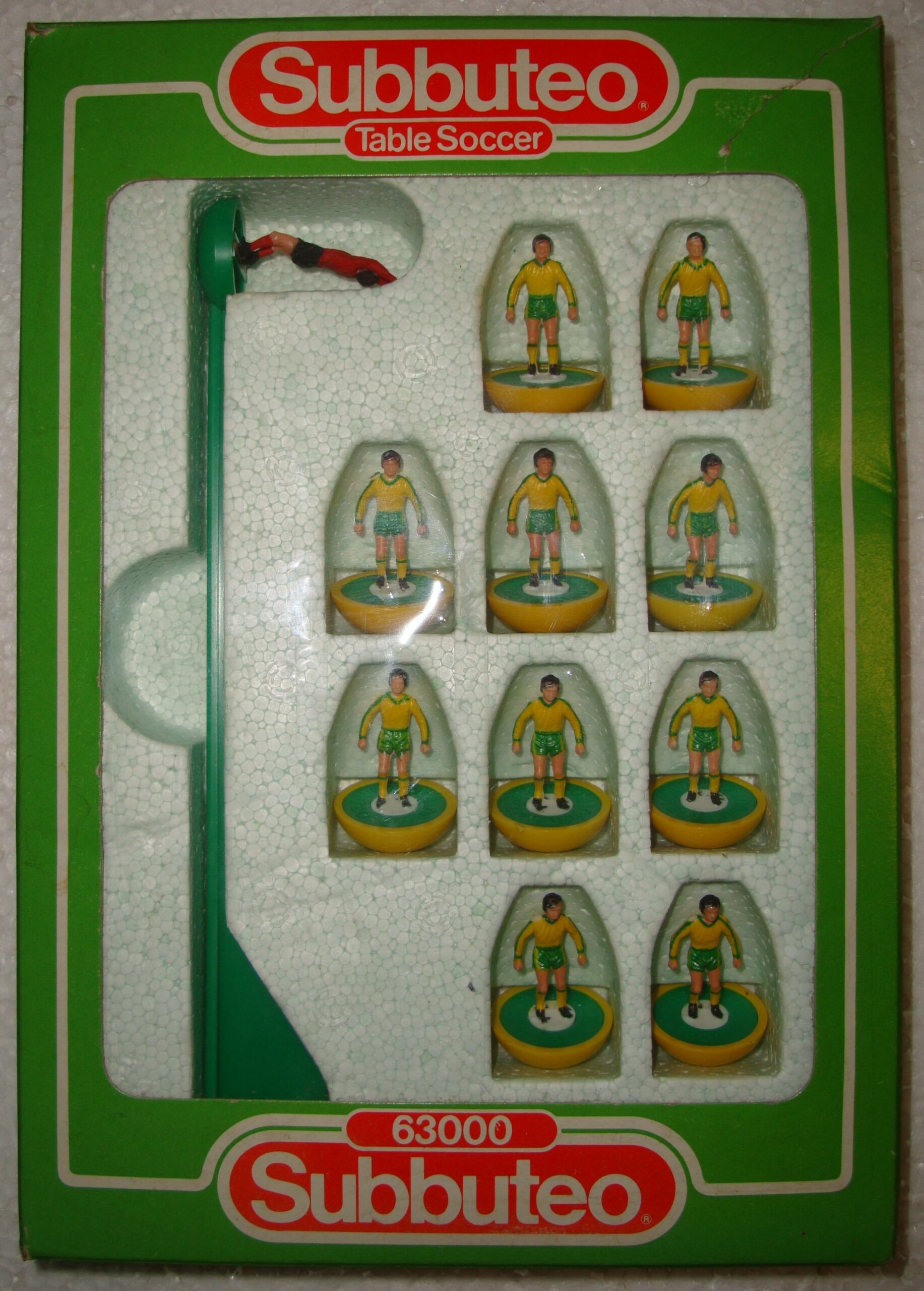 Subbuteo Lightweight Team Ref.28 Norwich City ~ 1985 Milk Cup Winners 